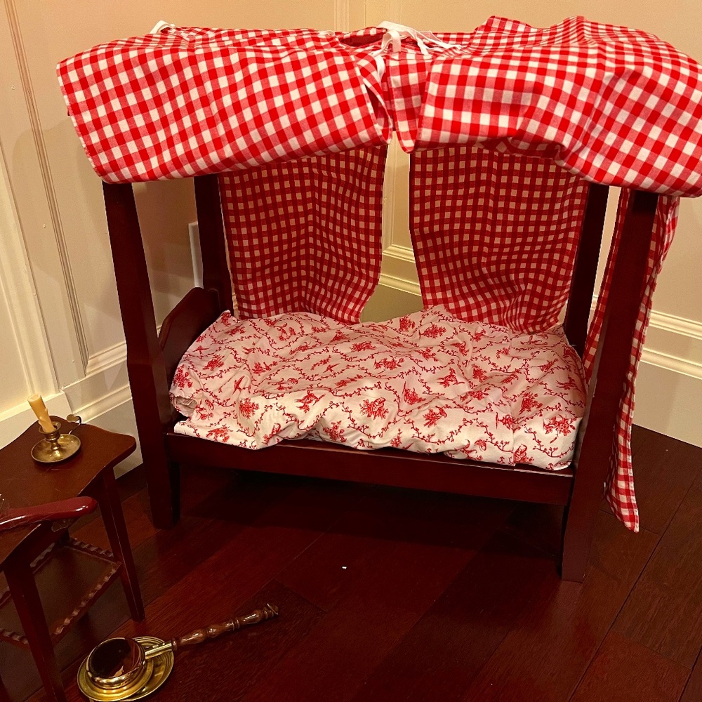 American Girl Felicity Canopy Bed and Side Table with Accessories